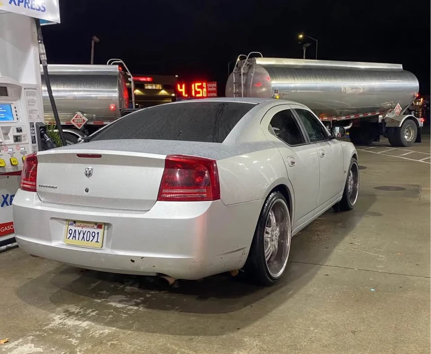 2007 Dodge Charger 6th Gen - Image 2 of 4