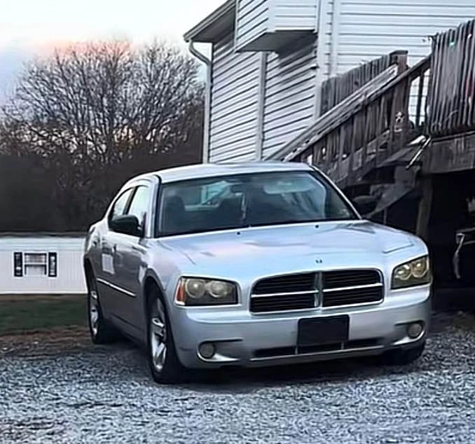 2007 Dodge Charger 6th Gen - Image 2 of 3
