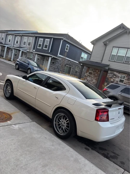 2007 Dodge Charger 6th Gen - Image 3 of 8