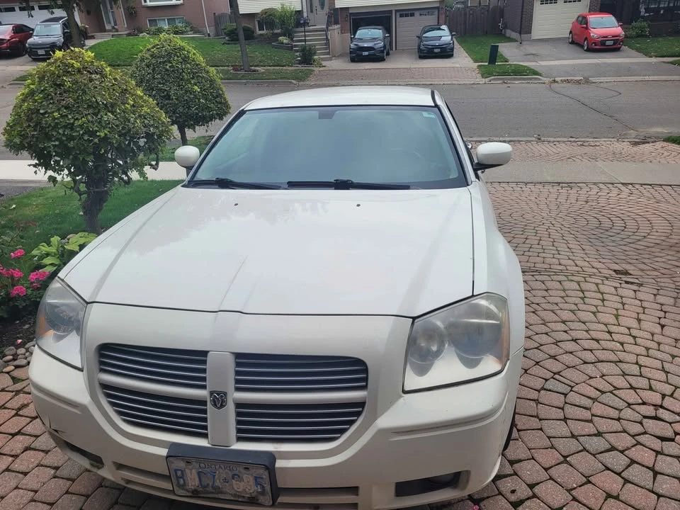 2007 Dodge Magnum 2nd Gen Wagon - Image 2 of 5