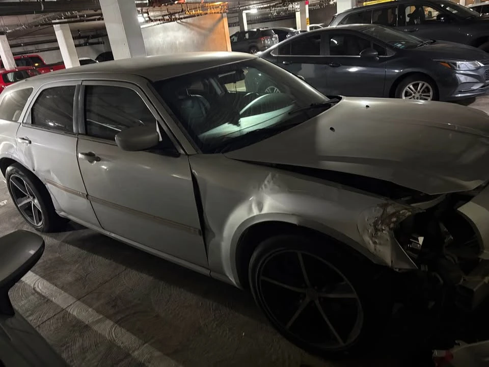 2007 Dodge Magnum 2nd Gen Wagon - Image 3 of 4