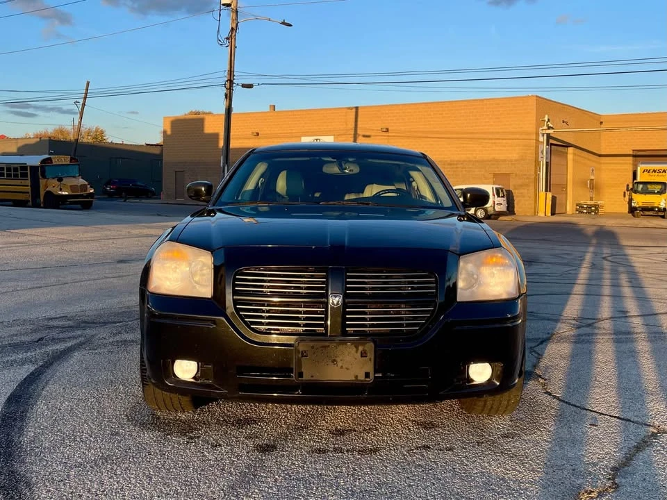 2007 Dodge Magnum 2nd Gen Wagon - Image 2 of 12