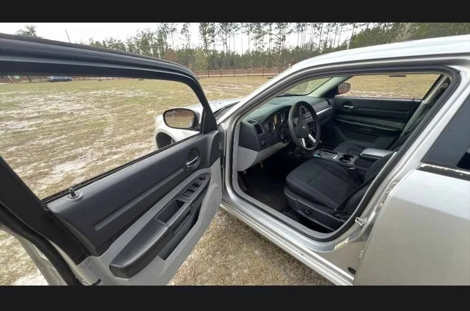 2007 Dodge Magnum 2nd Gen Wagon - Image 5 of 10