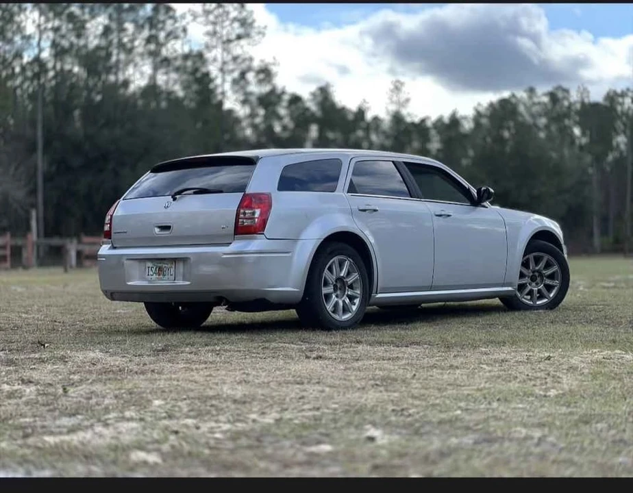 2007 Dodge Magnum 2nd Gen Wagon - Image 2 of 10
