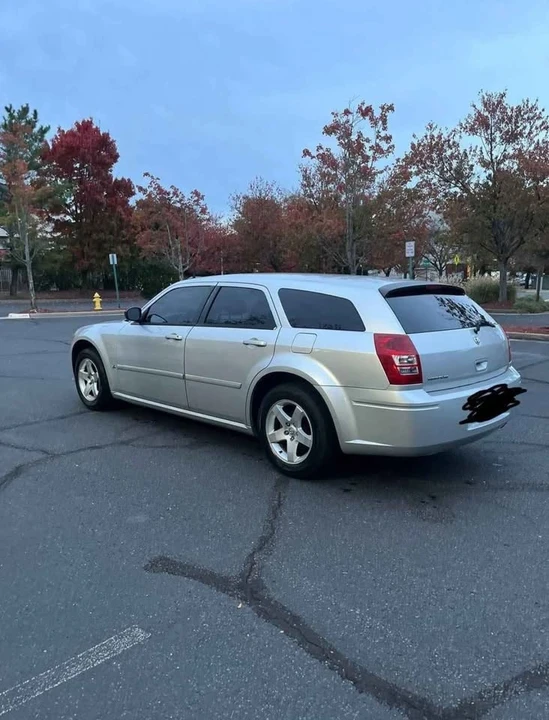2007 Dodge Magnum 2nd Gen Wagon - Image 3 of 9