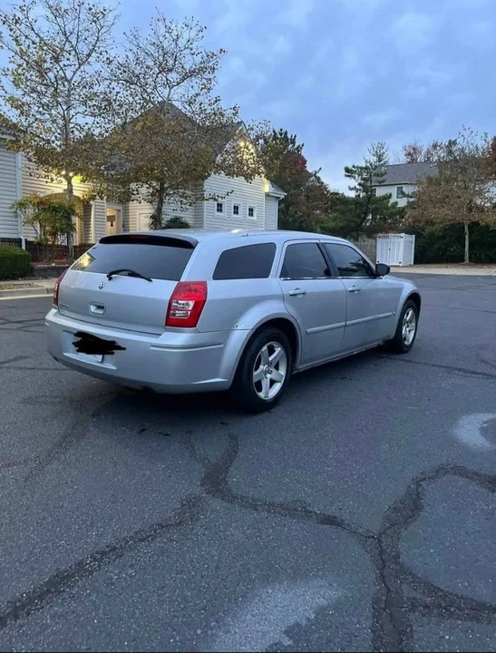 2007 Dodge Magnum 2nd Gen Wagon - Image 2 of 9