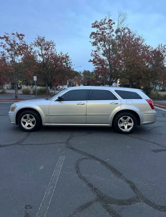 2007 Dodge Magnum 2nd Gen Wagon - Image 5 of 9