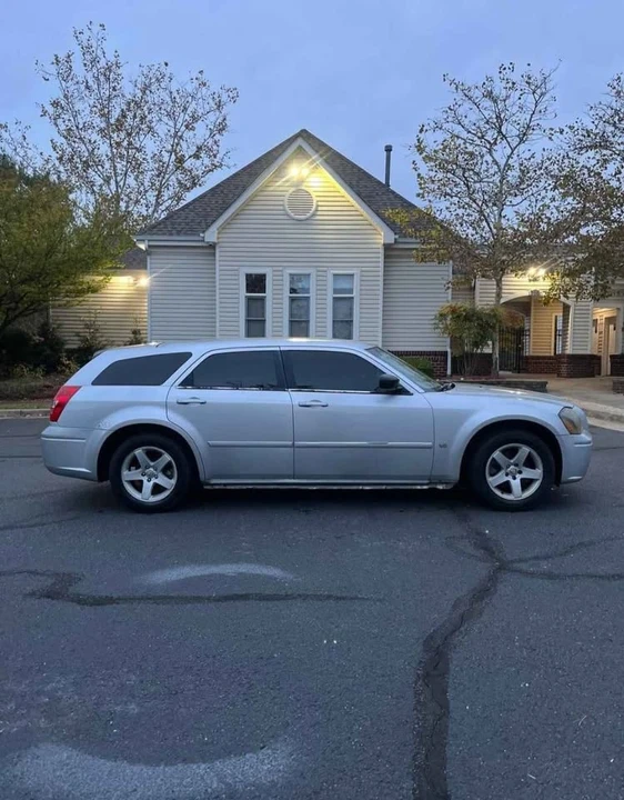 2007 Dodge Magnum 2nd Gen Wagon - Image 4 of 9