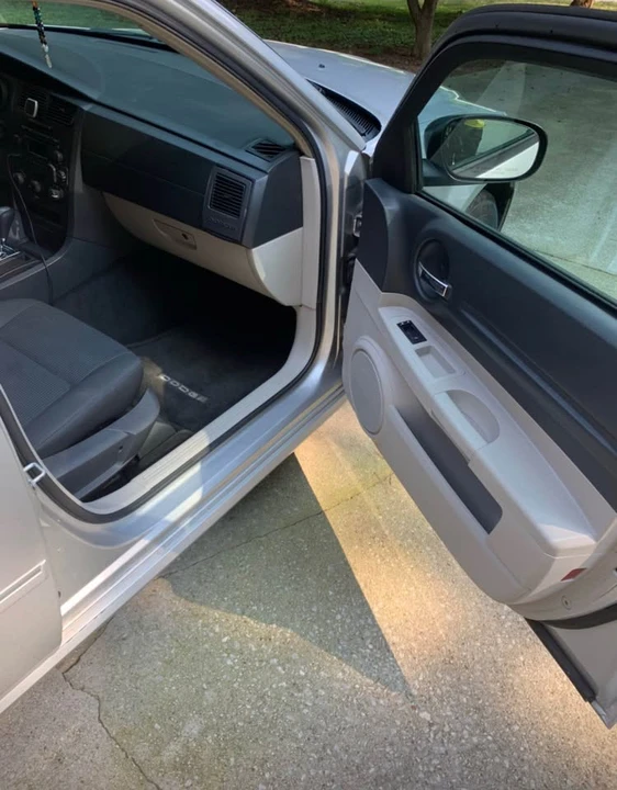 2007 Dodge Magnum 2nd Gen Wagon - Image 3 of 5