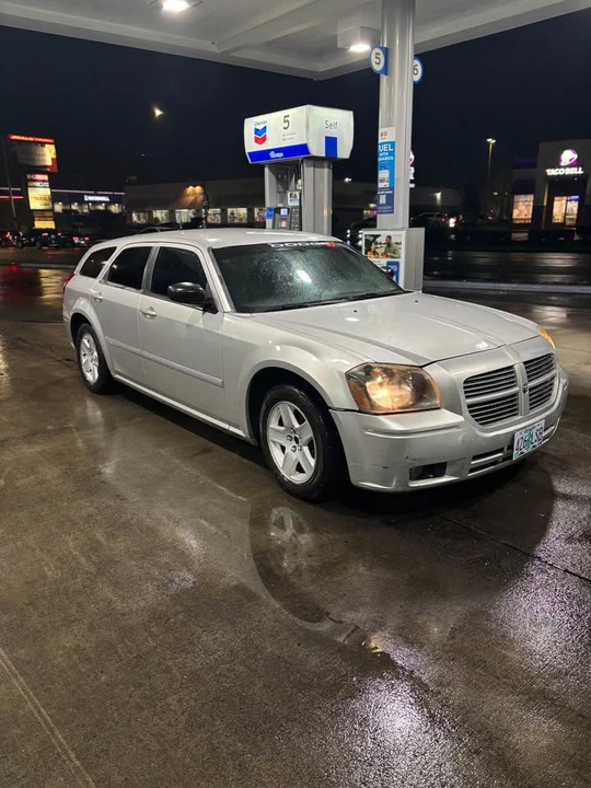 2007 Dodge Magnum 2nd Gen Wagon - Image 2 of 8