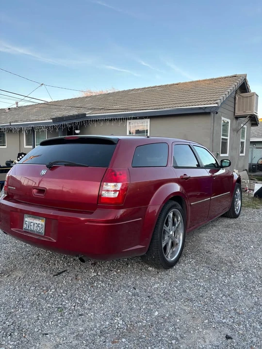 2007 Dodge Magnum 2nd Gen Wagon - Image 2 of 6