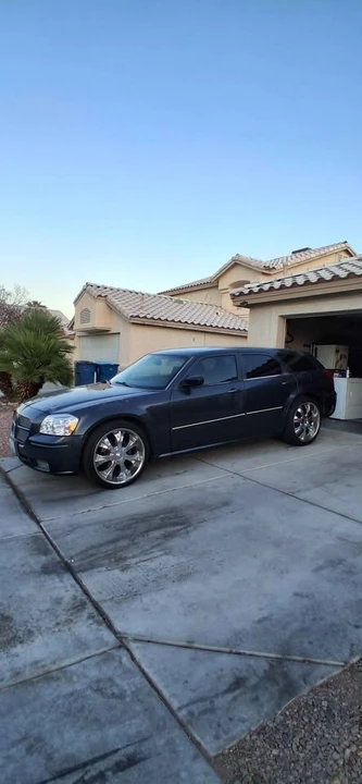 2007 Dodge Magnum 2nd Gen Wagon - Image 2 of 10