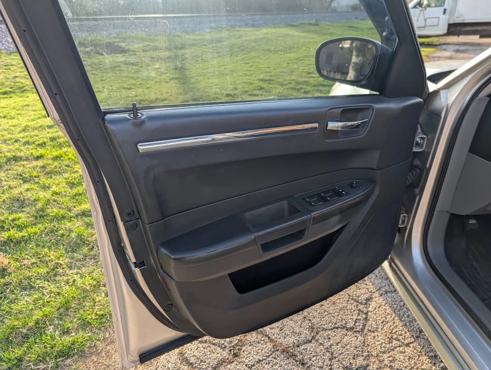 2007 Dodge Magnum 2nd Gen Wagon - Image 13 of 20