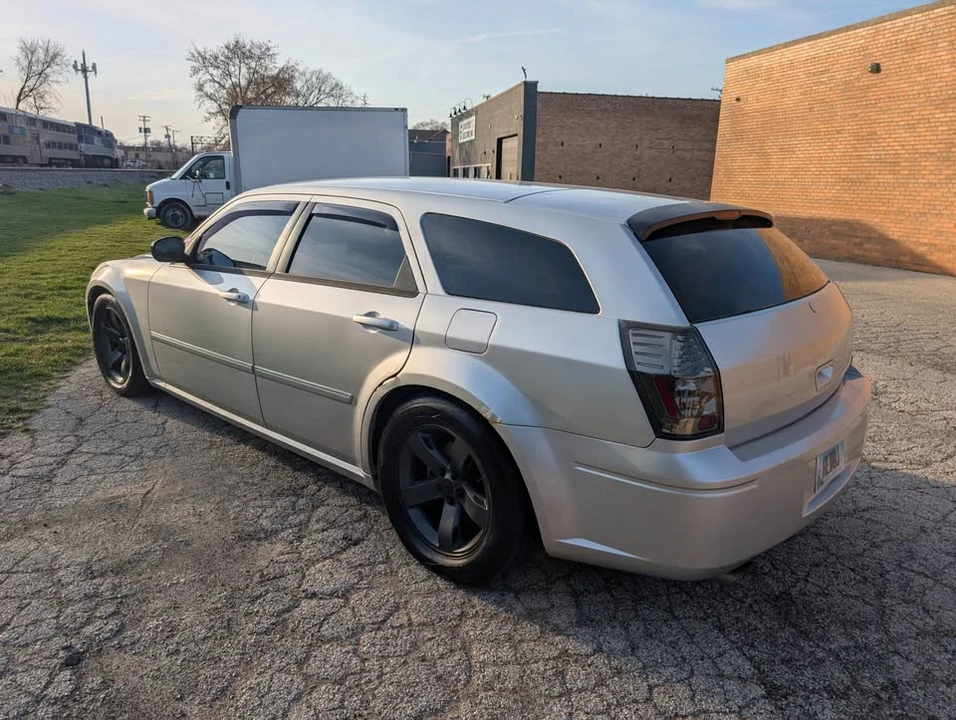 2007 Dodge Magnum 2nd Gen Wagon - Image 2 of 20
