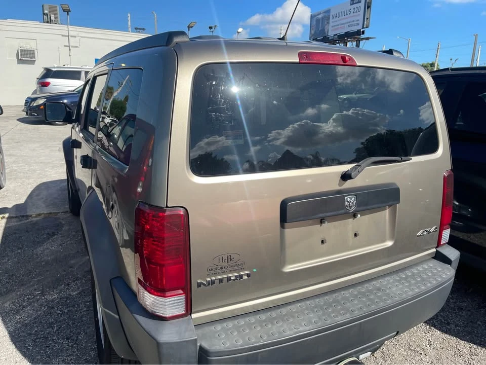 2007 Dodge Nitro - Image 2 of 2