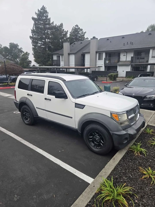 2007 Dodge Nitro - Image 2 of 5