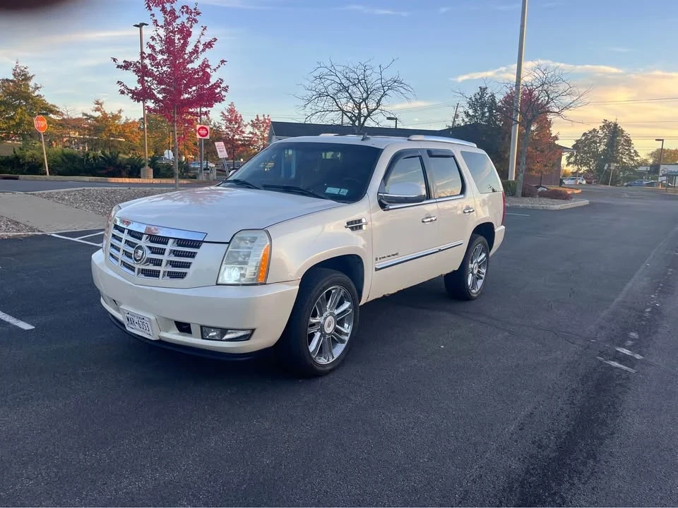 2007 Cadillac Escalade & EXT 3rd Gen - Image 2 of 9