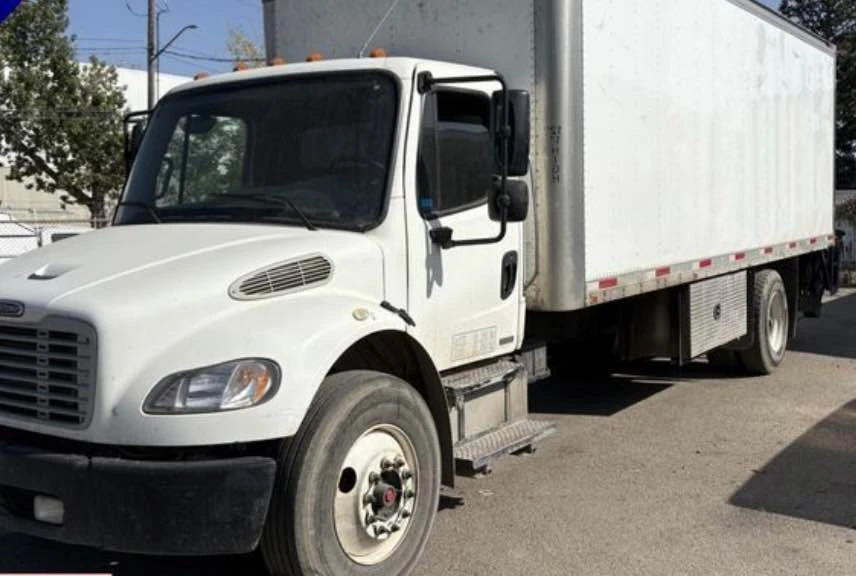 2007 Freightliner - Image 2 of 18