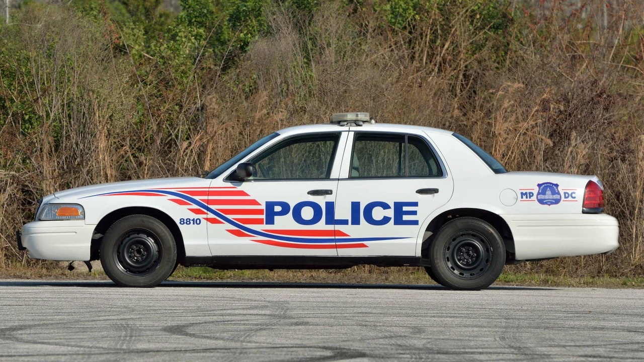 2007 Ford Crown Victoria - Image 8 of 20