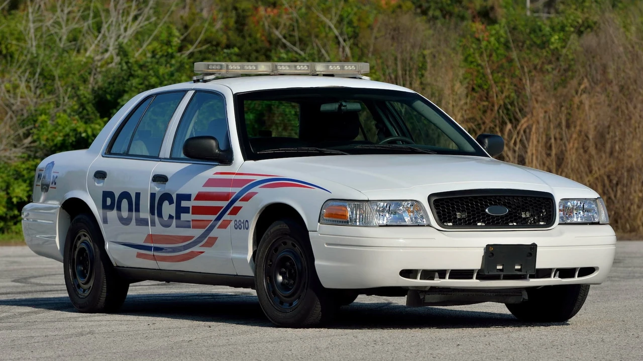 2007 Ford Crown Victoria - Image 17 of 20