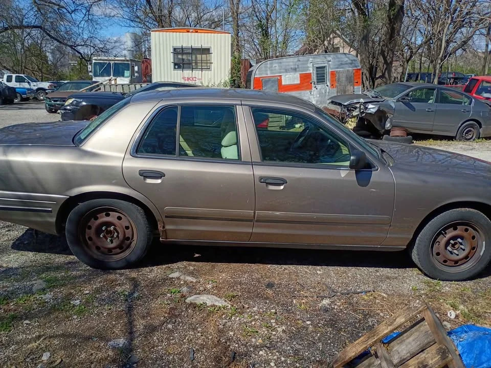 2007 Ford Crown Victoria - Image 2 of 8