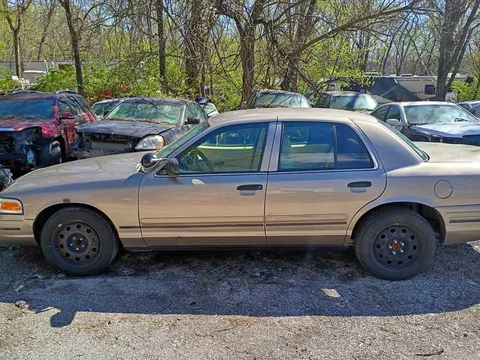2007 Ford Crown Victoria LX Sedan 4D