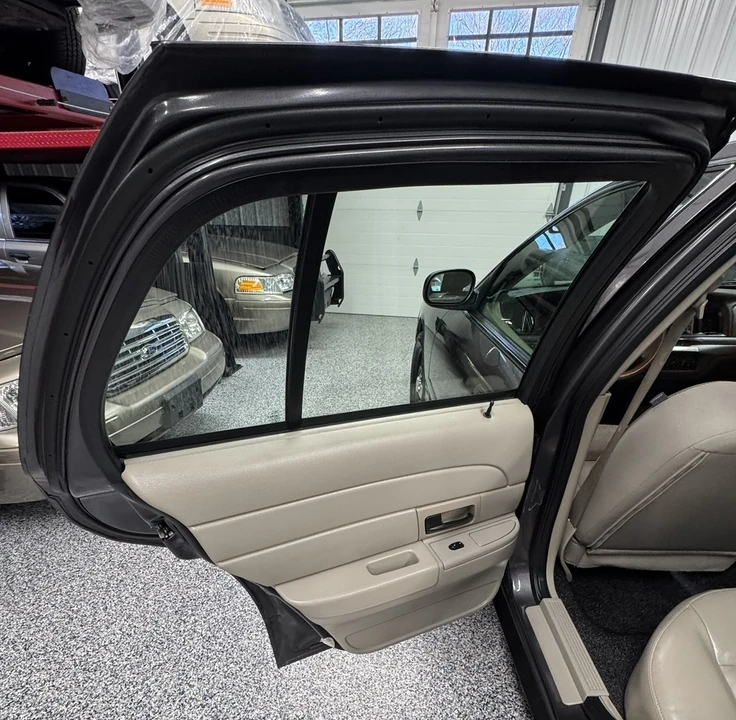 2007 Ford Crown Victoria - Image 18 of 30