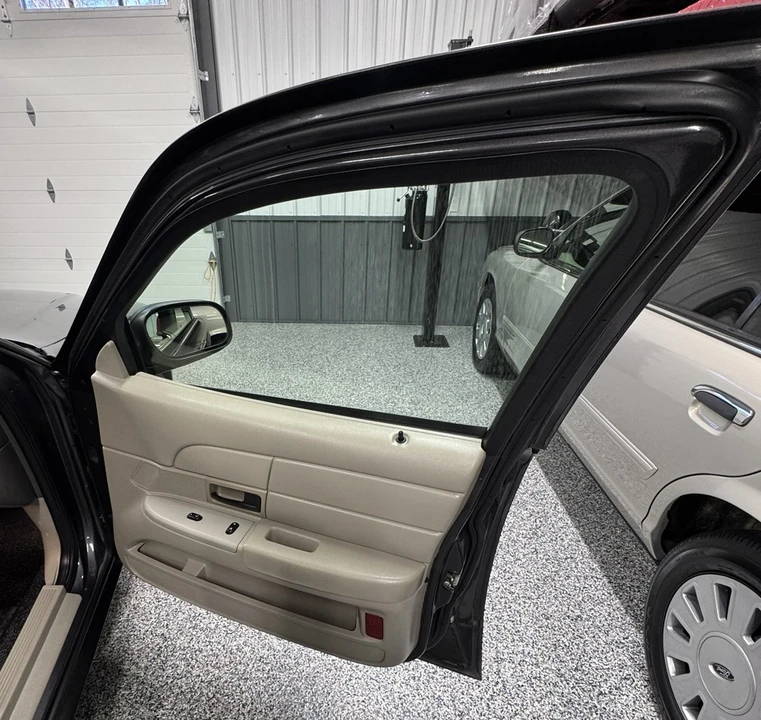 2007 Ford Crown Victoria - Image 22 of 30