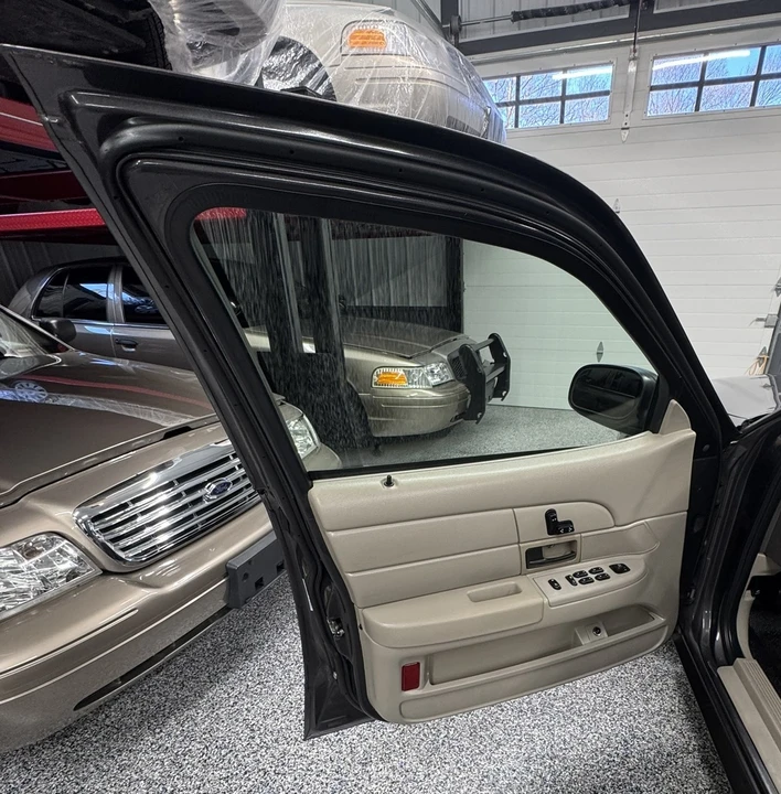 2007 Ford Crown Victoria - Image 10 of 30