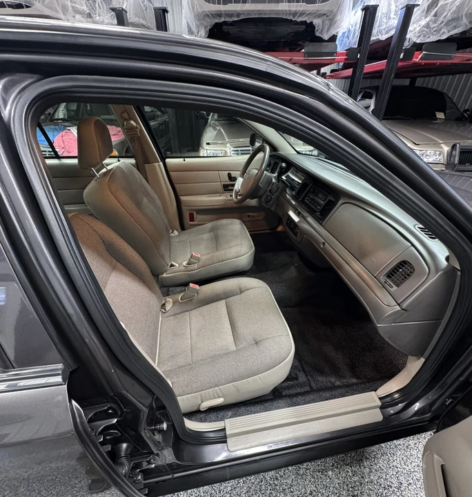 2007 Ford Crown Victoria - Image 23 of 30