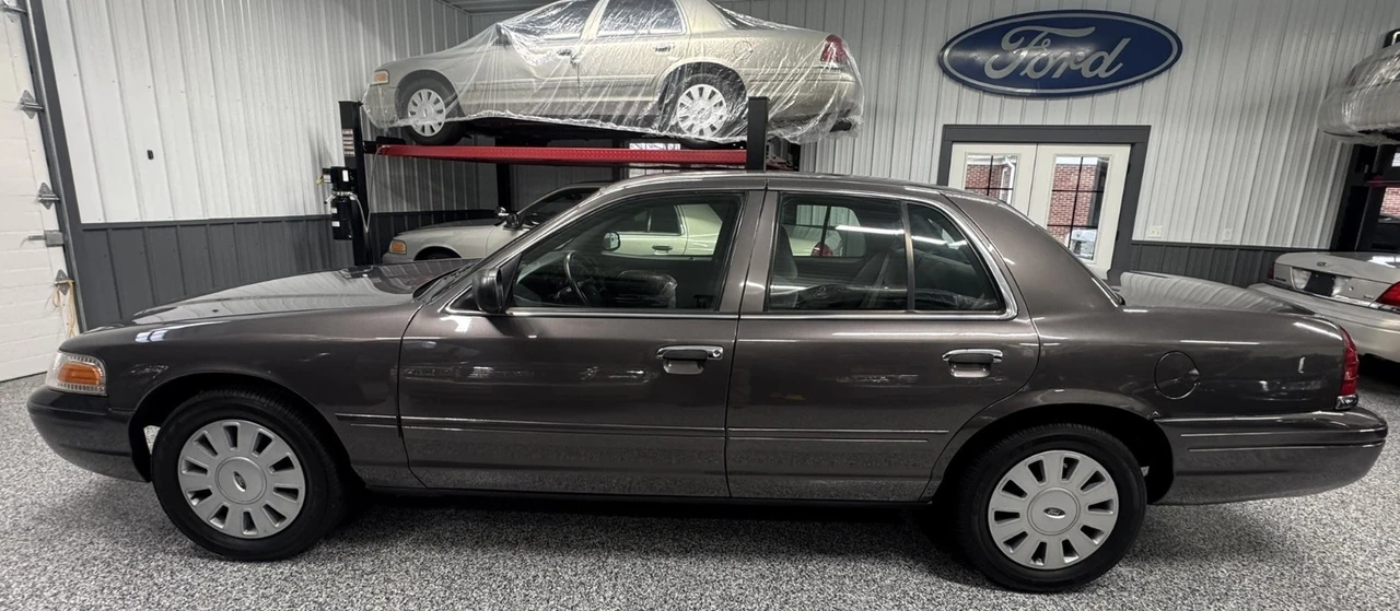 2007 Ford Crown Victoria - Image 2 of 30