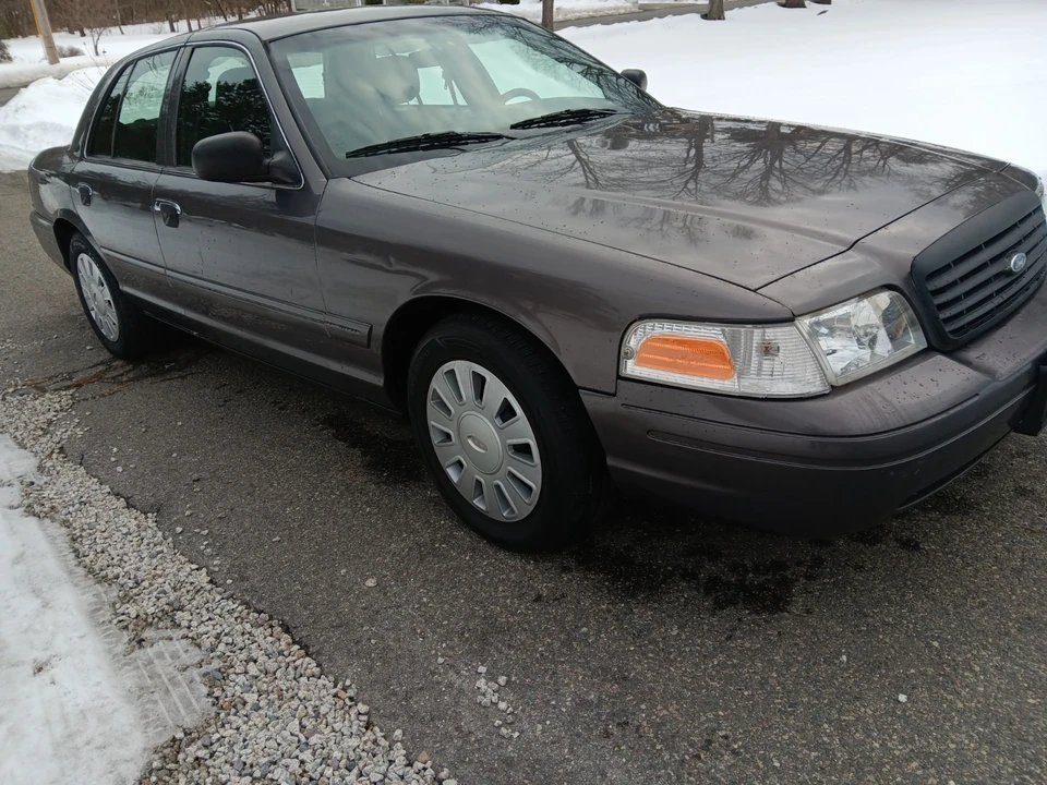 2007 Ford Crown Victoria - Image 2 of 13