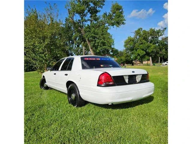 2007 Ford Crown Victoria - Image 2 of 14