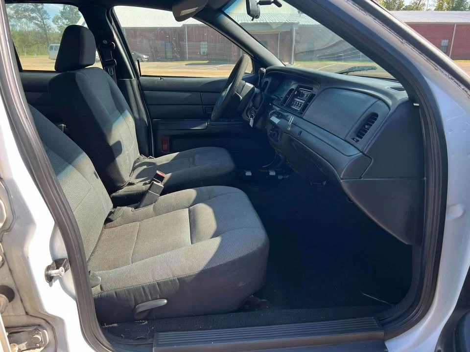 2007 Ford Crown Victoria - Image 10 of 10