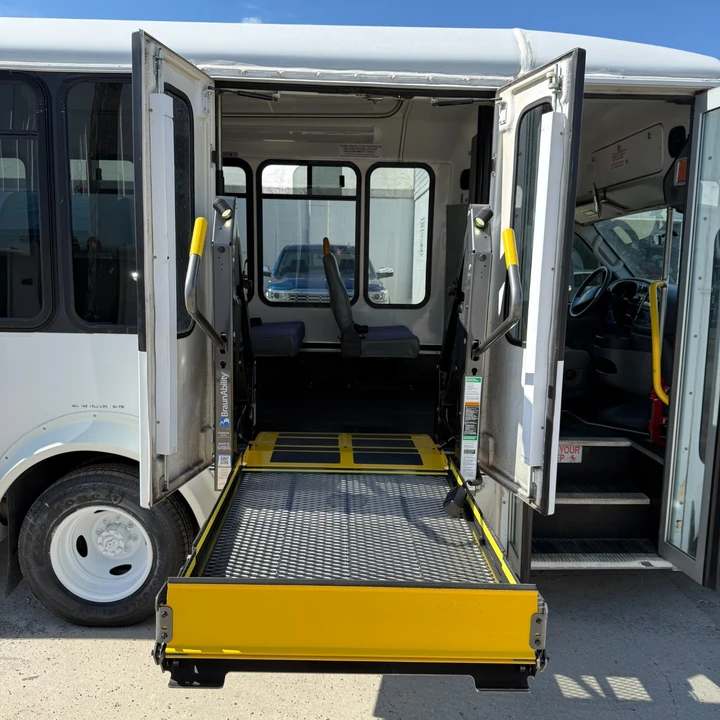 2007 Ford Econoline Van - Image 11 of 12