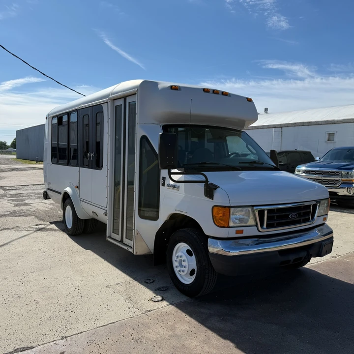 2007 Ford Econoline Van - Image 2 of 12