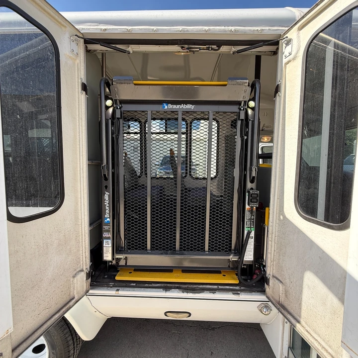2007 Ford Econoline Van - Image 10 of 12