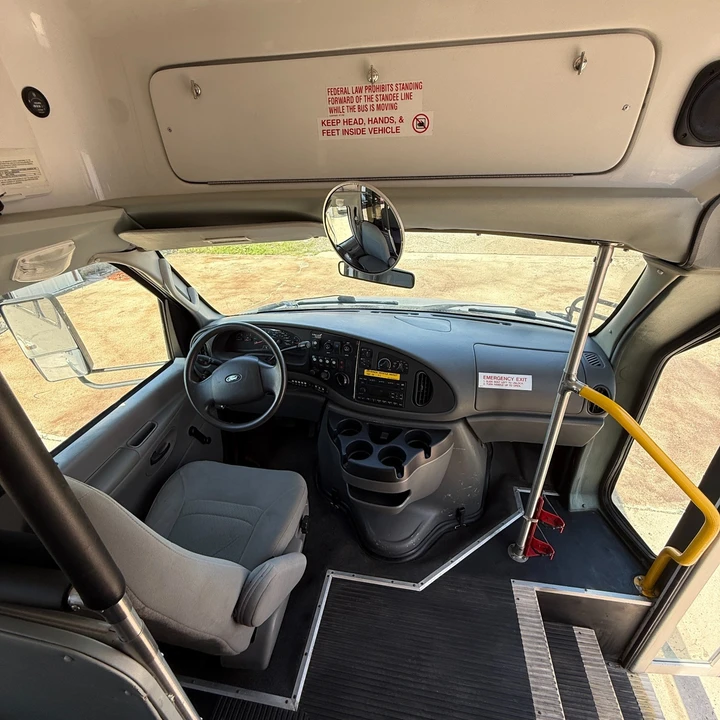 2007 Ford Econoline Van - Image 9 of 12