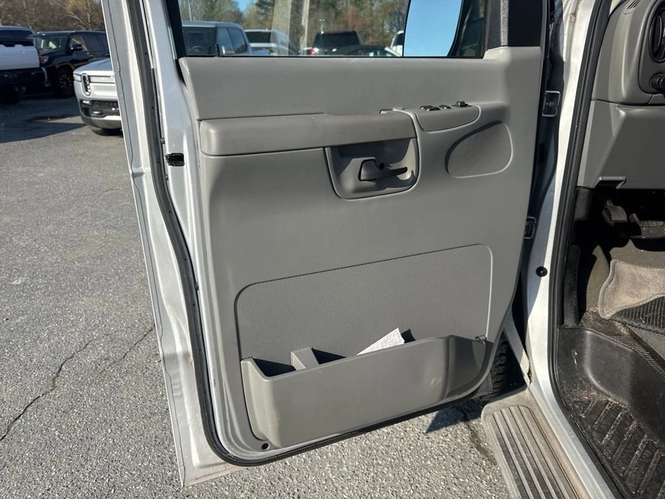 2007 Ford Econoline Van - Image 20 of 21
