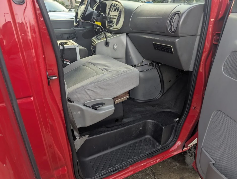 2007 Ford Econoline Van - Image 13 of 18