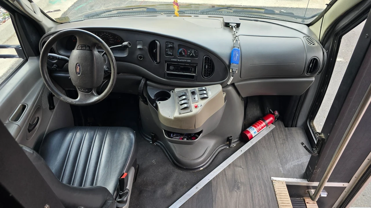 2007 Ford Econoline Van - Image 9 of 18