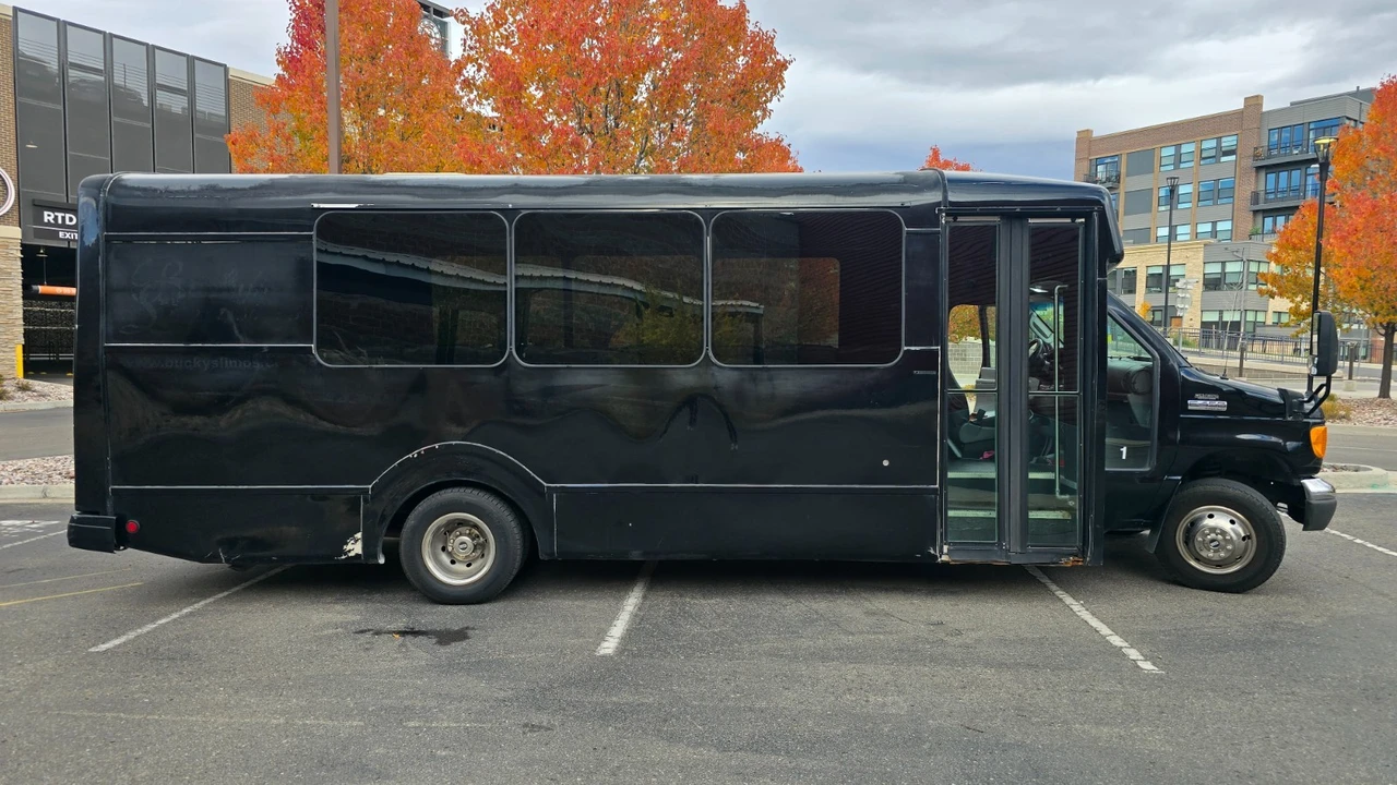 2007 Ford Econoline Van - Image 2 of 18