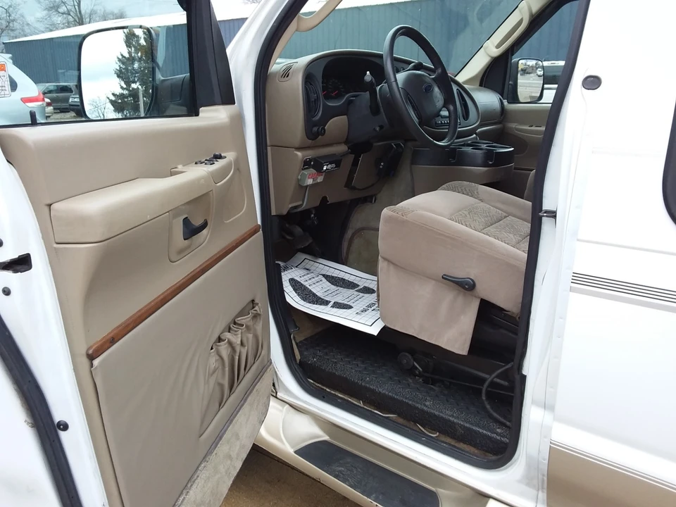 2007 Ford Econoline Van - Image 15 of 21