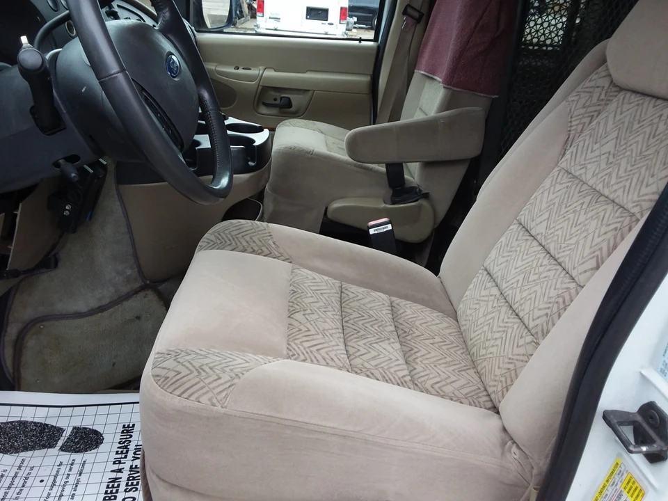 2007 Ford Econoline Van - Image 16 of 21