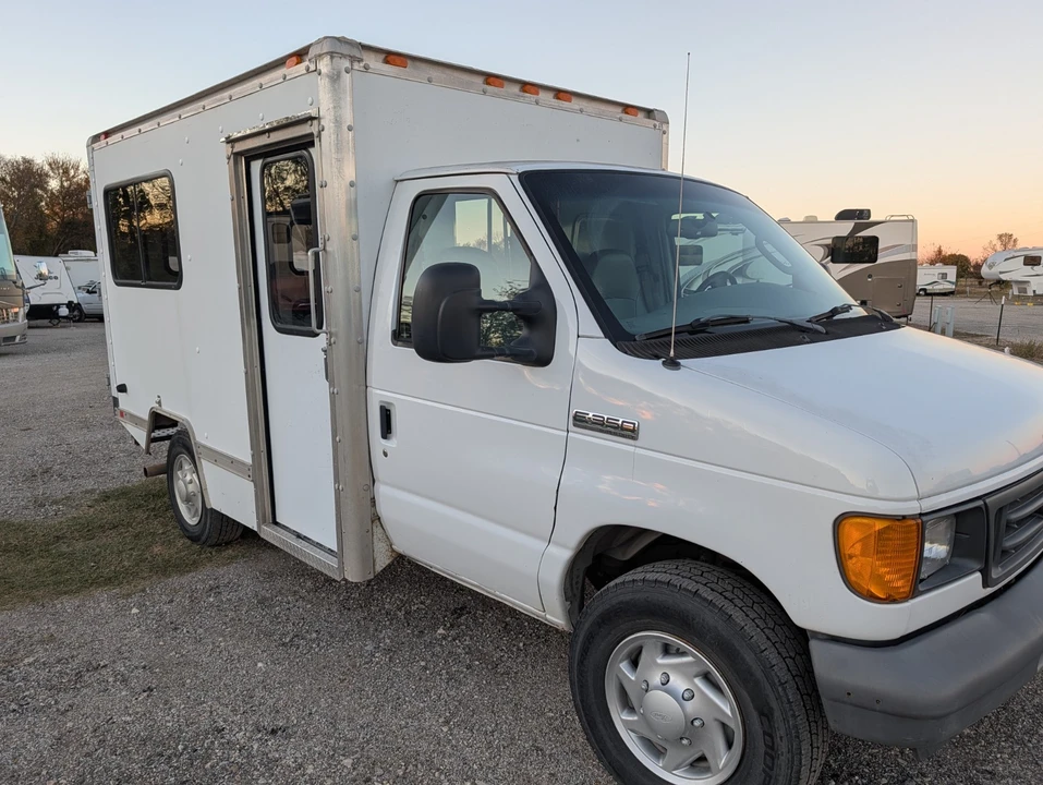 2007 Ford Econoline Van - Image 12 of 17