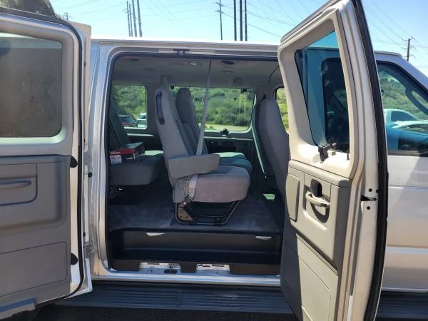 2007 Ford Econoline Van - Image 2 of 6