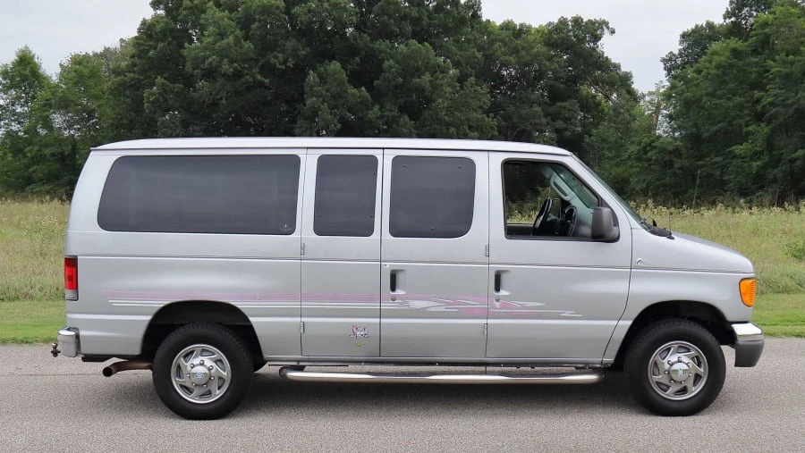 2007 Ford Econoline Van - Image 2 of 13