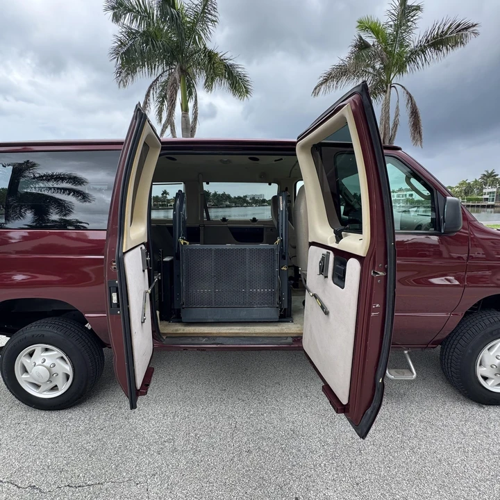 2007 Ford Econoline Van - Image 18 of 21