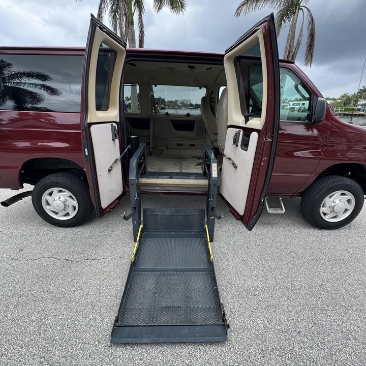 2007 Ford Econoline Van - Image 16 of 21