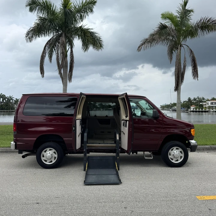 2007 Ford Econoline Van - Image 2 of 21